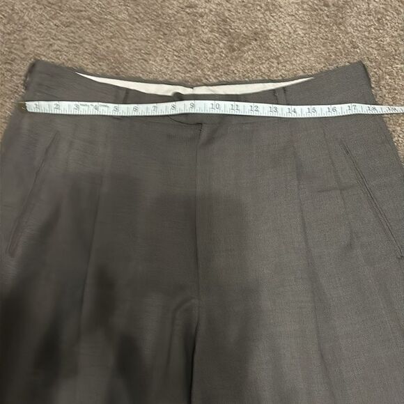 Hugo Boss Gray/Beige knit suit. - Picture 5 of 12